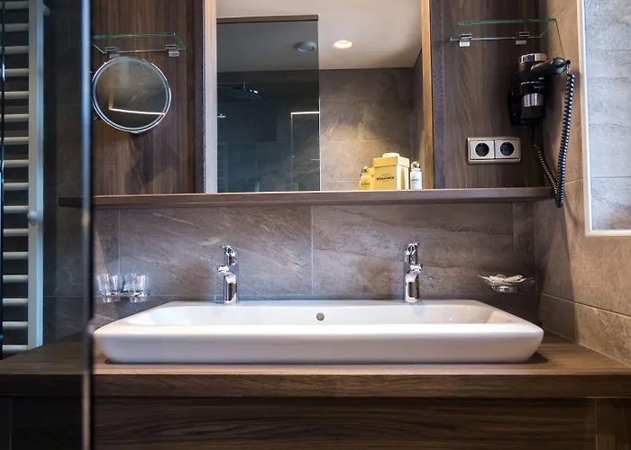 Hotell Kohlerhof - 4 Star Wellness & Active Fügen